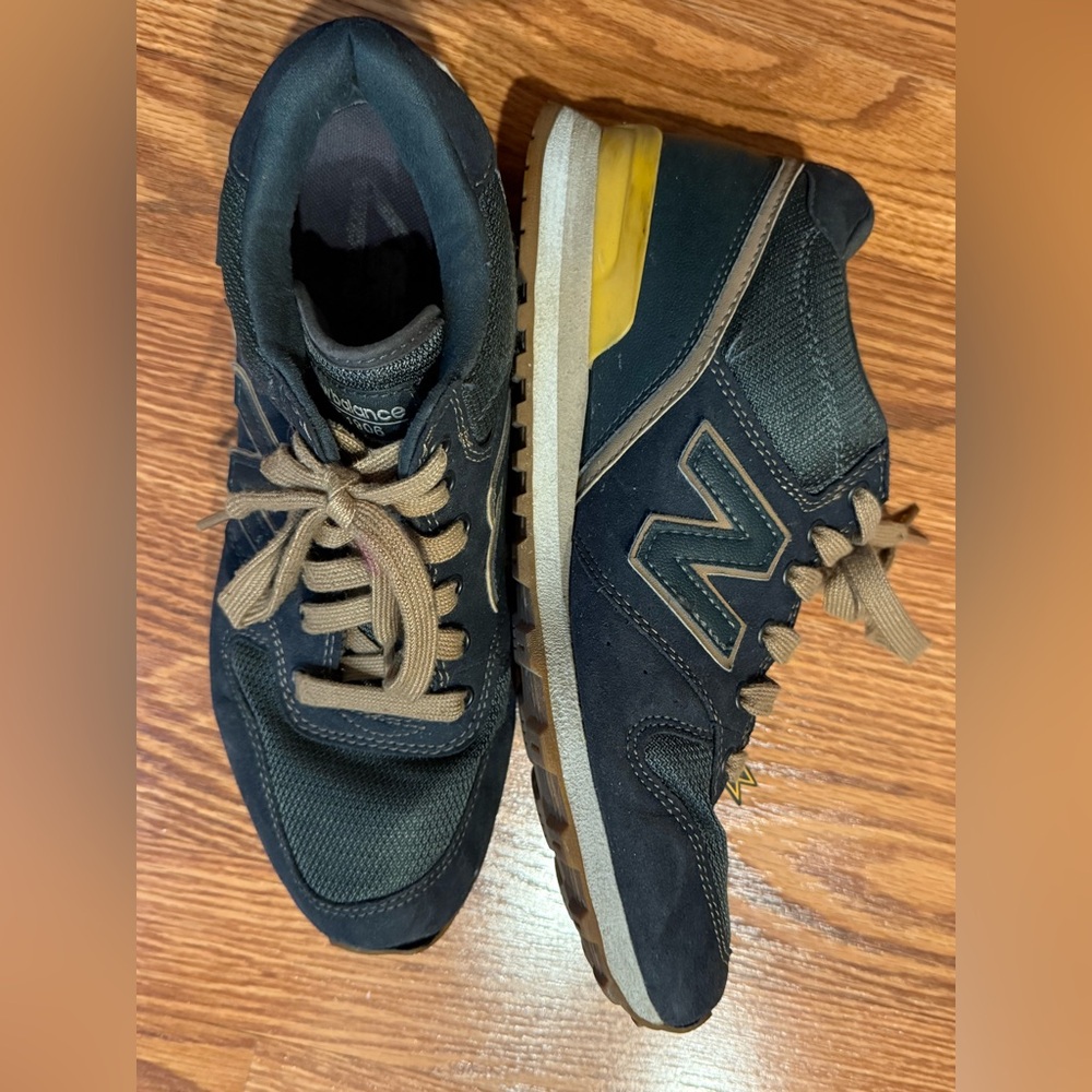 New Balance Women’s Forest Green Sneakers